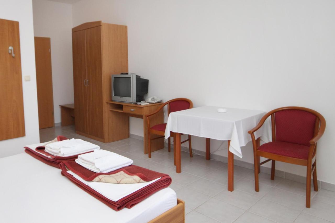 Apartments And Rooms By The Sea Vinjerac, Zadar - 3248 Exterior photo